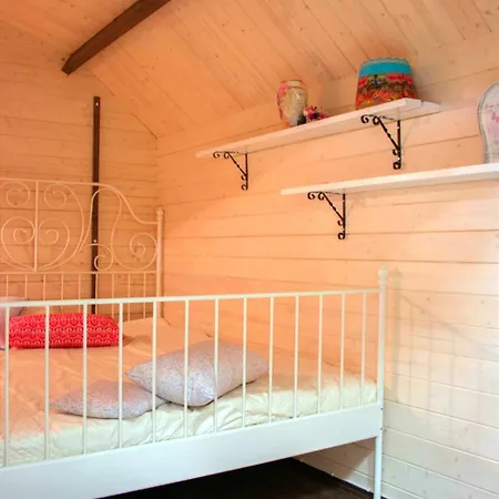 בית הארחה Little Tundra להטי